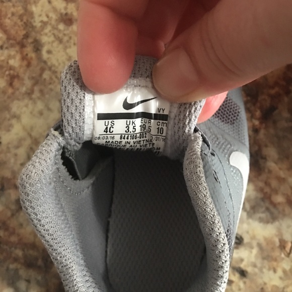 Nike shoes 4c - Picture 6 of 6